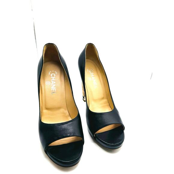 Chanel Black Leather CC Logo Silver Chain Peep Toe Cork Heel Pumps Shoes sz 39.5 - Picture 5 of 14